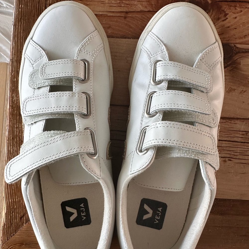 Almost new Veja shoes. Very clean. Wrong size for me.